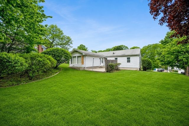12 Roberts Road, Canton, MA 02021