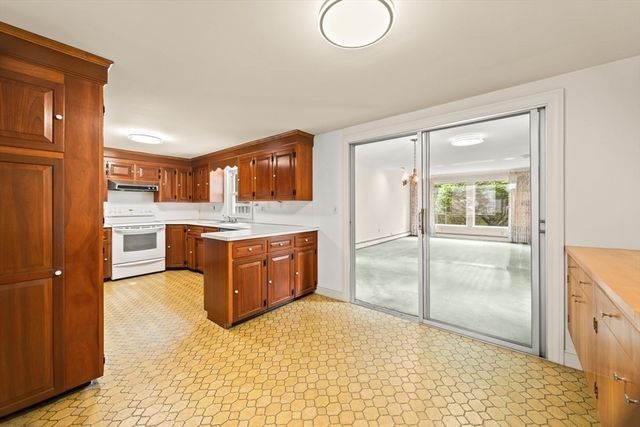 12 Roberts Road, Canton, MA 02021