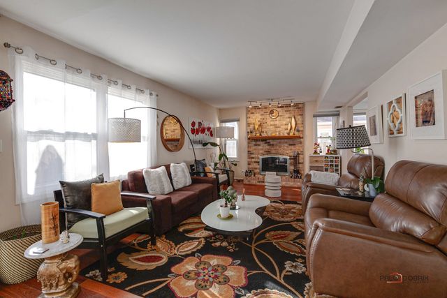 1009 Hilldale Lane, Buffalo Grove, IL 60089