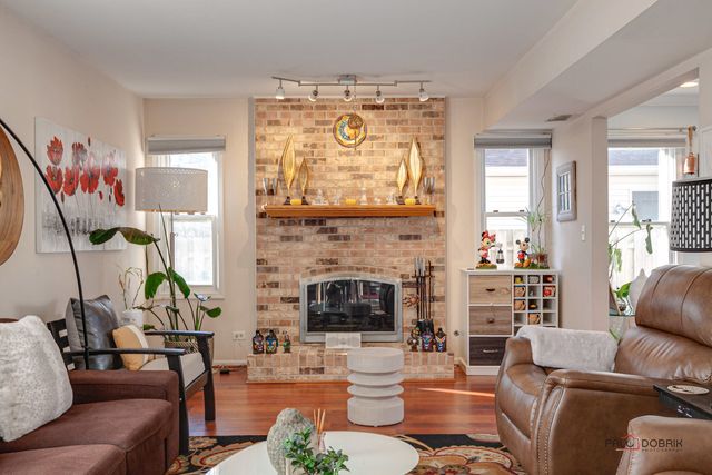 1009 Hilldale Lane, Buffalo Grove, IL 60089
