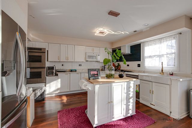 1009 Hilldale Lane, Buffalo Grove, IL 60089