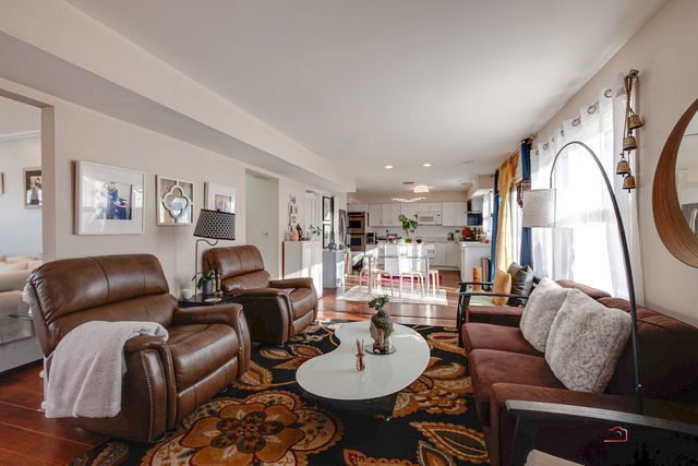 1009 Hilldale Lane, Buffalo Grove, IL 60089