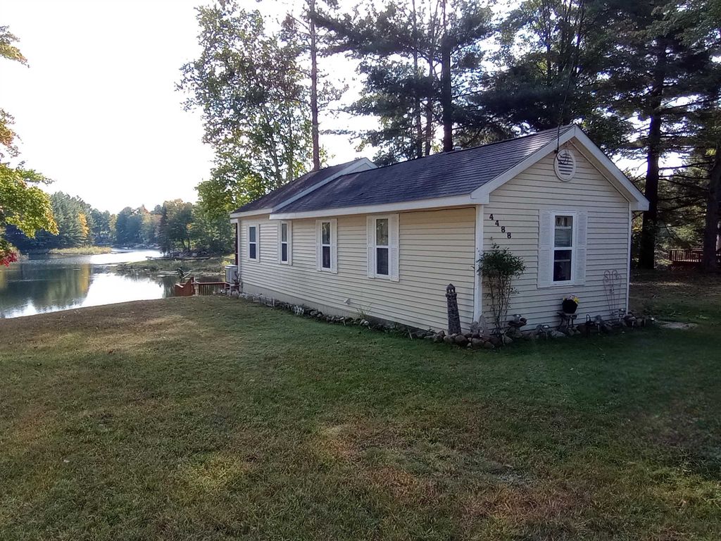 4488 Lakeview Drive, Alger, MI 48610