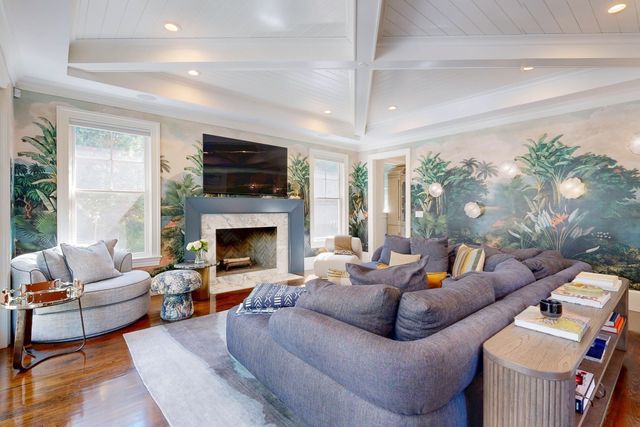 370 Grove St, Needham, MA 02492