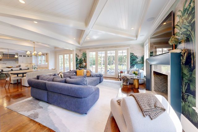 370 Grove St, Needham, MA 02492