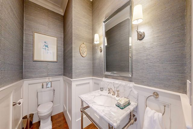 370 Grove St, Needham, MA 02492