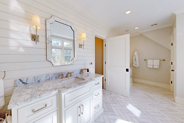 370 Grove St, Needham, MA 02492