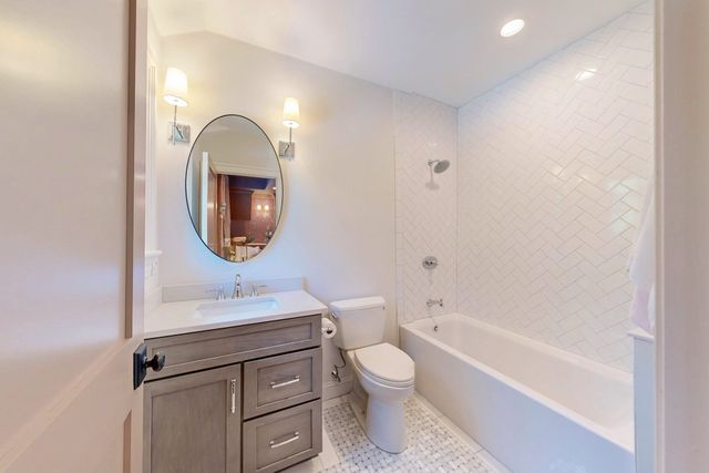 370 Grove St, Needham, MA 02492