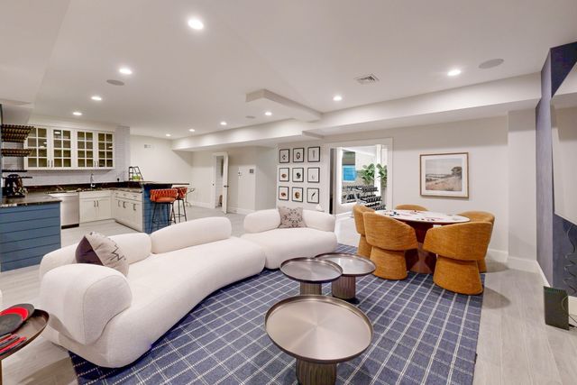 370 Grove St, Needham, MA 02492