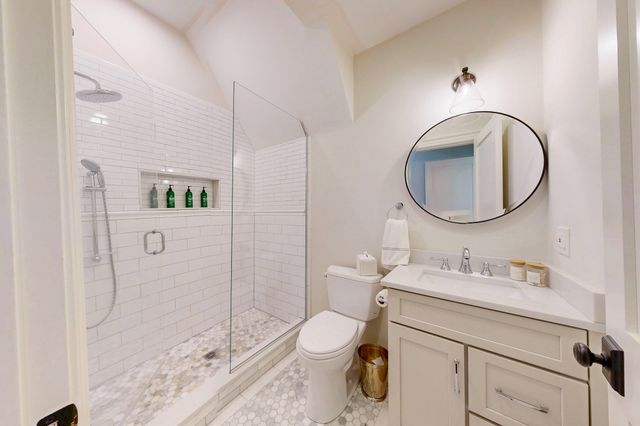 370 Grove St, Needham, MA 02492