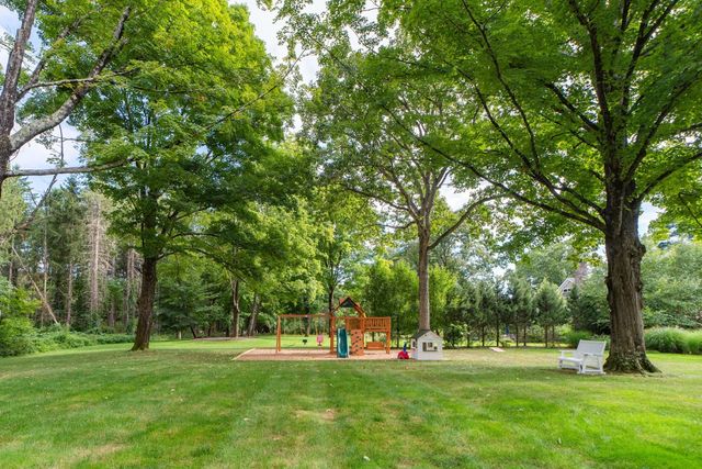 370 Grove St, Needham, MA 02492