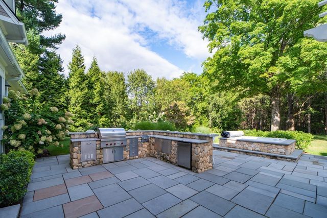 370 Grove St, Needham, MA 02492
