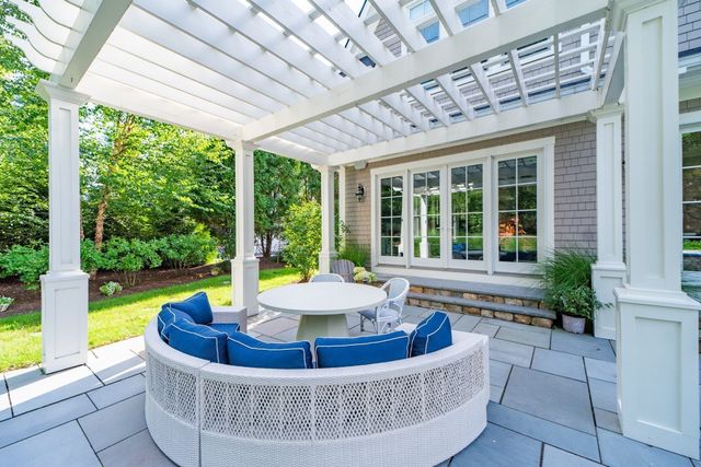 370 Grove St, Needham, MA 02492