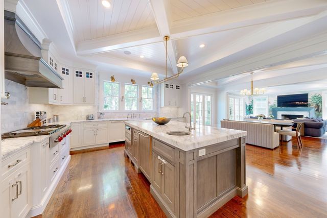 370 Grove St, Needham, MA 02492