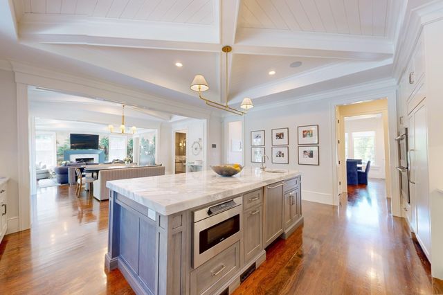 370 Grove St, Needham, MA 02492