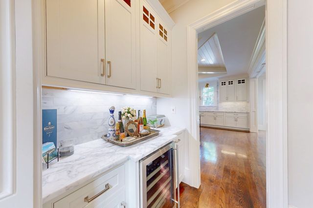 370 Grove St, Needham, MA 02492