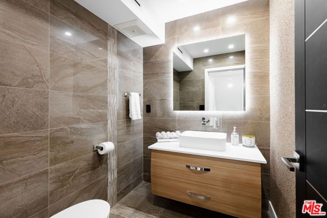 18721 Hatteras Street 10, Tarzana (los Angeles), CA 91356