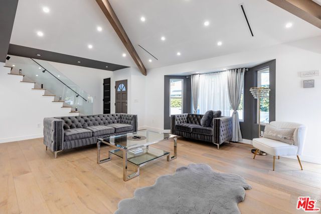 18721 Hatteras Street 10, Tarzana (los Angeles), CA 91356