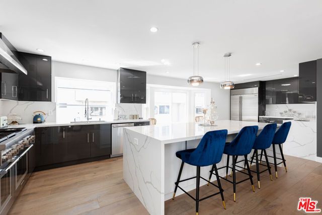 18721 Hatteras Street 10, Tarzana (los Angeles), CA 91356