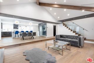 18721 Hatteras Street 10, Tarzana (los Angeles), CA 91356