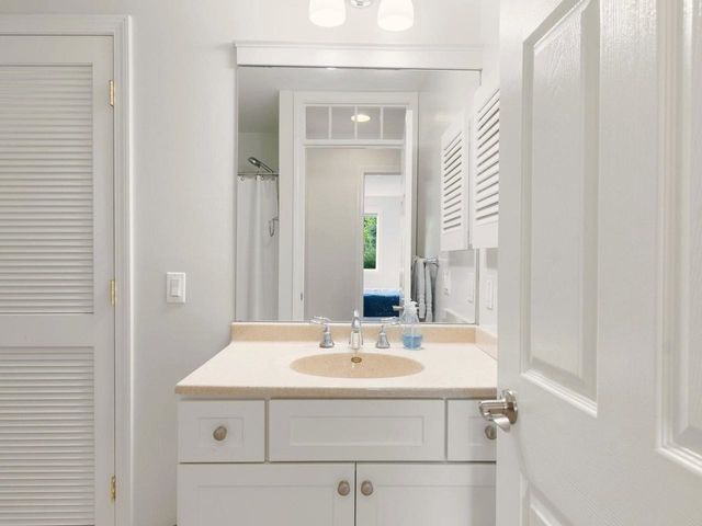 21 Mockingbird Lane, South Burlington, VT 05403
