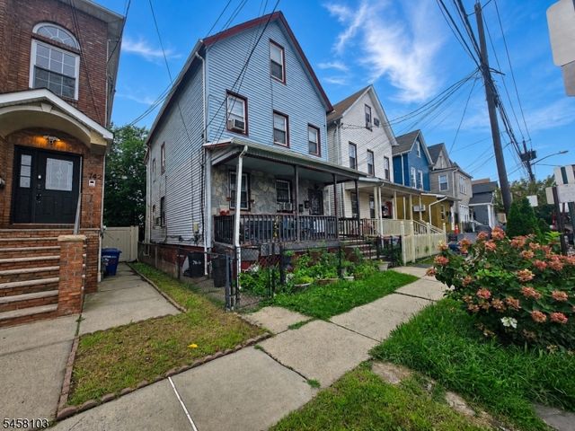 744 Trumbull St, Elizabeth City, NJ 07201