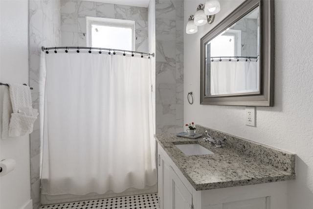 3002 S Jennings, Fort Worth, TX 76110