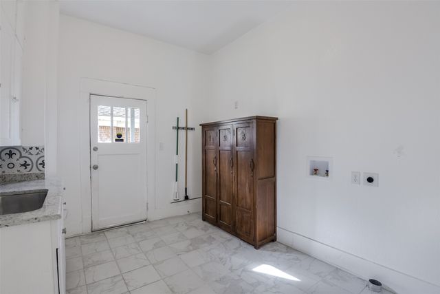 3002 S Jennings, Fort Worth, TX 76110