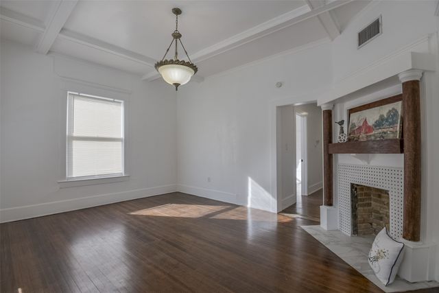 3002 S Jennings, Fort Worth, TX 76110