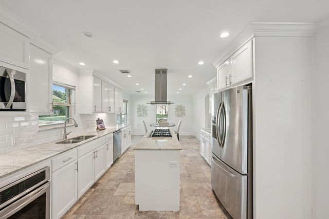 1302 Riverview Circle, Houston, TX 77077