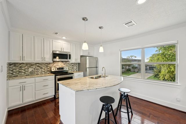 1302 Riverview Circle, Houston, TX 77077