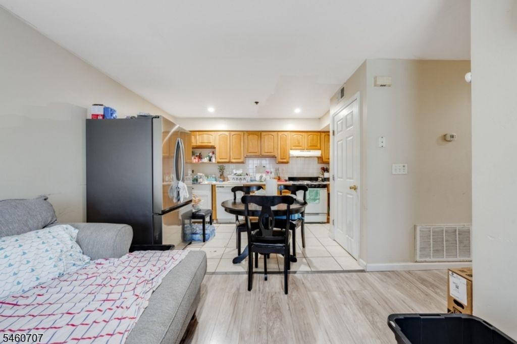 12 Seabury Ct, Newark City, NJ 07104 — photo 4