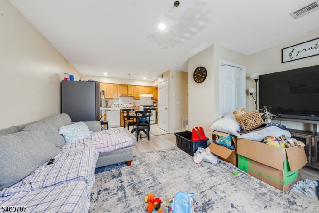 12 Seabury Ct, Newark City, NJ 07104 — photo 5