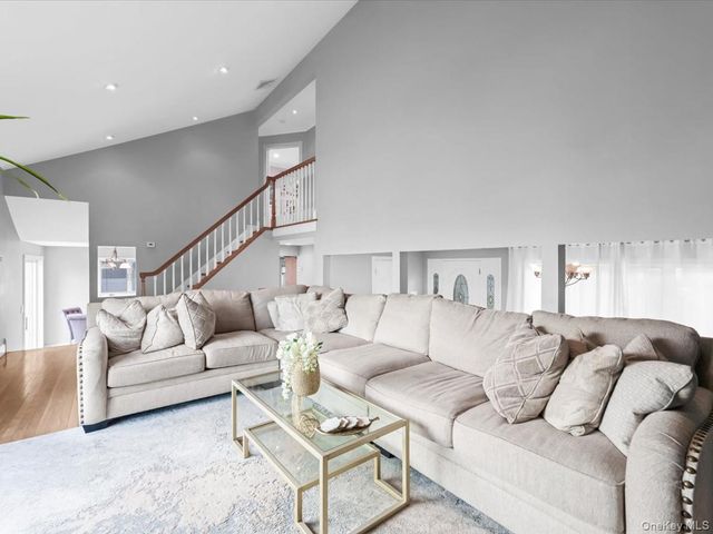 301 W 22nd Street, Deer Park, NY 11729