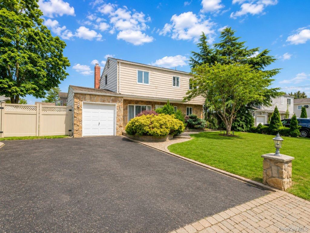 301 W 22nd Street, Deer Park, NY 11729 — photo 2