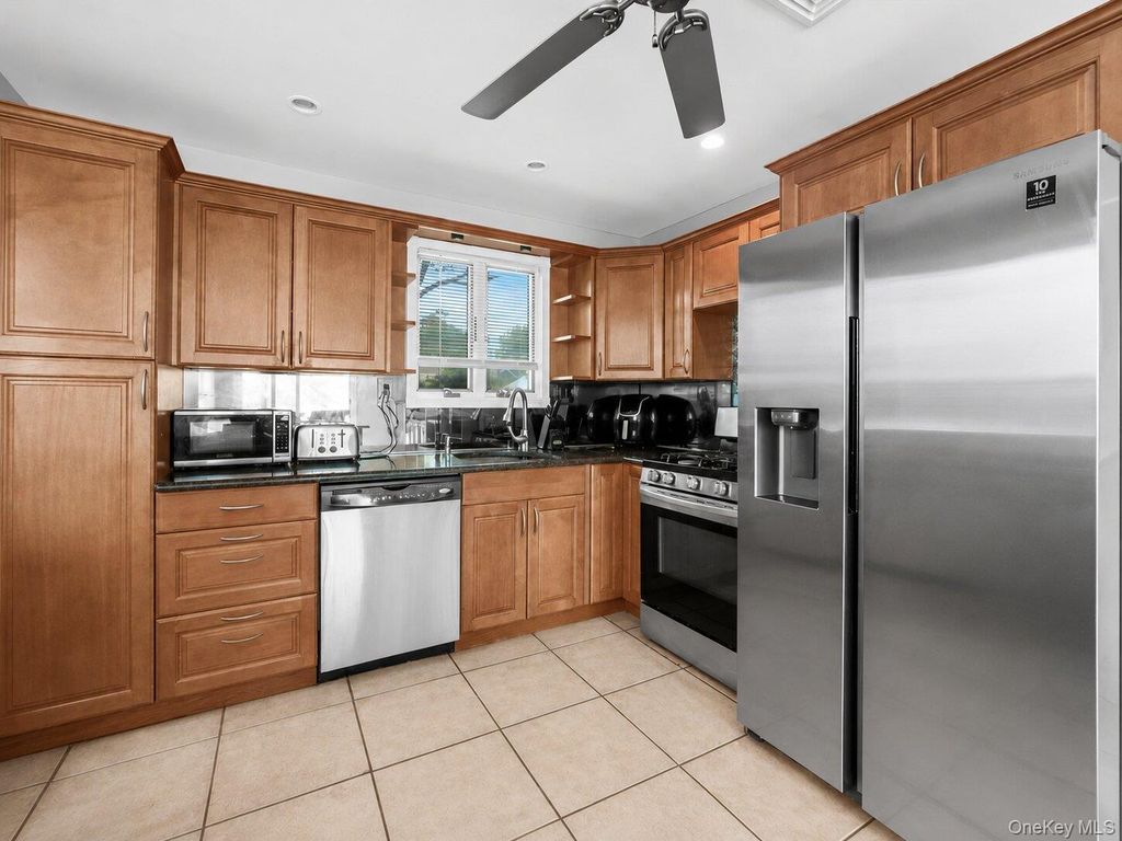 301 W 22nd Street, Deer Park, NY 11729 — photo 3