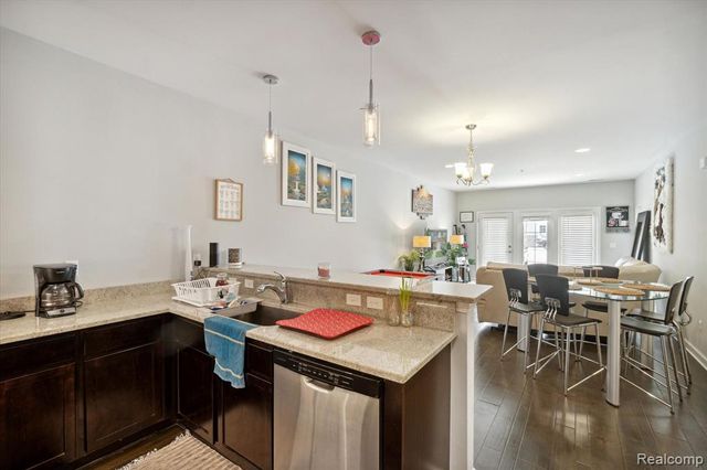 5662 Arbor Chase Drive, Ann Arbor, MI 48103