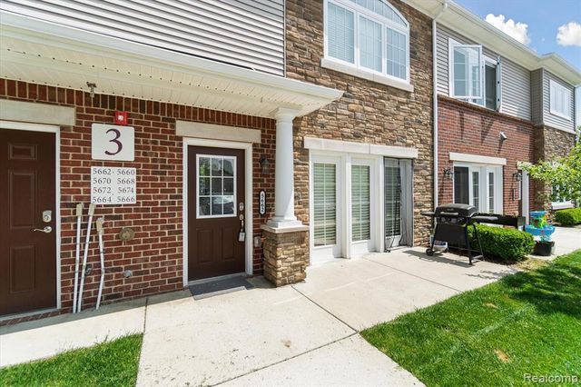 5662 Arbor Chase Drive, Ann Arbor, MI 48103