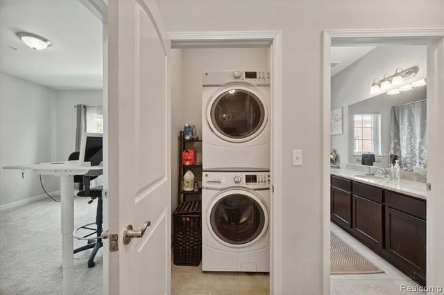 5662 Arbor Chase Drive, Ann Arbor, MI 48103