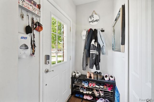 5662 Arbor Chase Drive, Ann Arbor, MI 48103