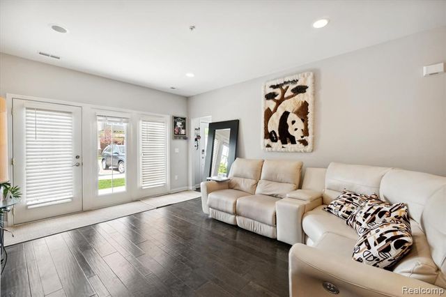 5662 Arbor Chase Drive, Ann Arbor, MI 48103