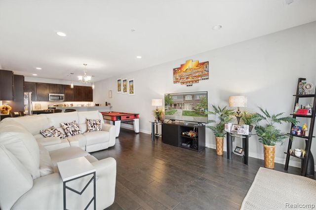 5662 Arbor Chase Drive, Ann Arbor, MI 48103