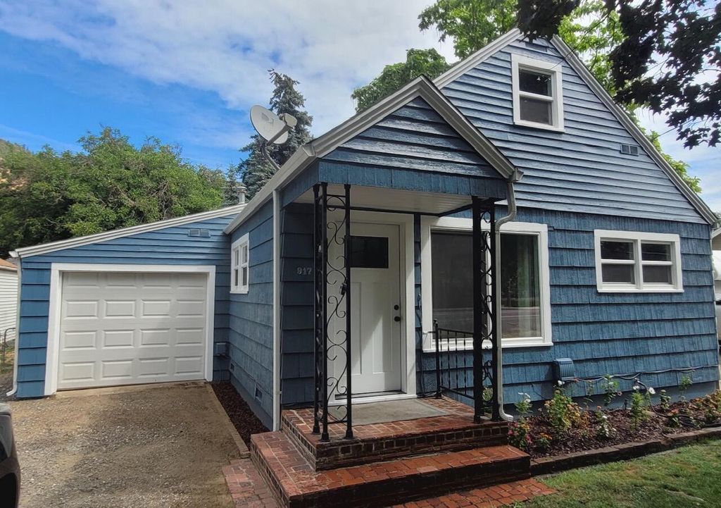 917 2nd Avenue, Gold Hill, OR 97525