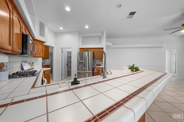 15502 Clarisse Street, Bakersfield, CA 93314