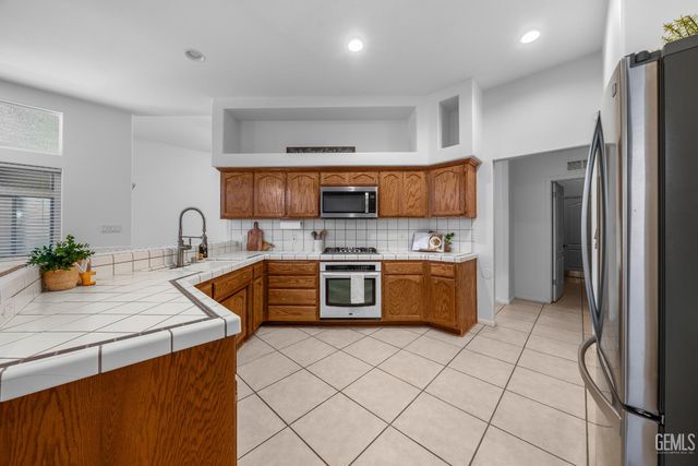 15502 Clarisse Street, Bakersfield, CA 93314