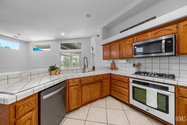 15502 Clarisse Street, Bakersfield, CA 93314