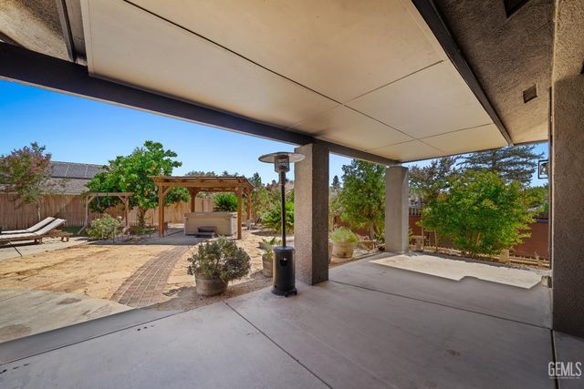 15502 Clarisse Street, Bakersfield, CA 93314