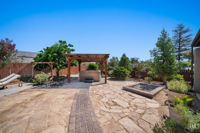 15502 Clarisse Street, Bakersfield, CA 93314