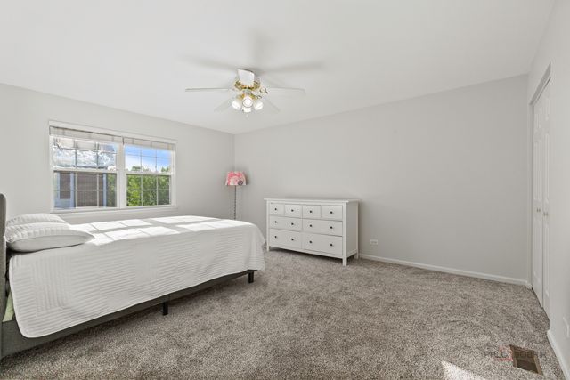 332 colonial Drive, Vernon Hills, IL 60061
