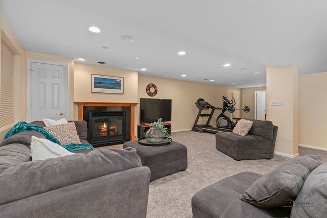 332 colonial Drive, Vernon Hills, IL 60061